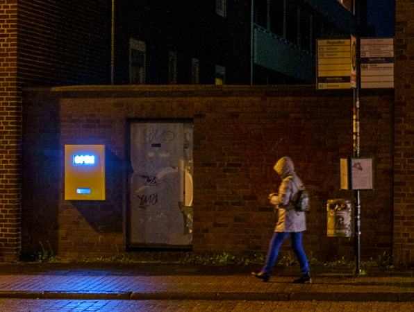 OPEN bei Nacht
